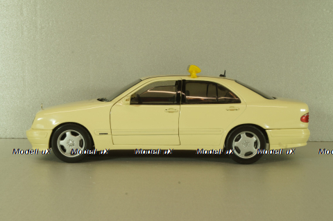 Mercedes-Benz E320 (W210)  Limousine taxi 2001, beige, Sun Star 1:18