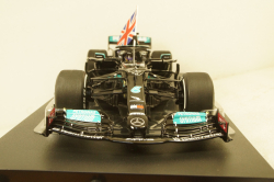 Mercedes AMG Petronas Formula1 Team W12E Performance L. Hamilton Winner British GP 2021, Minichamps 1:18