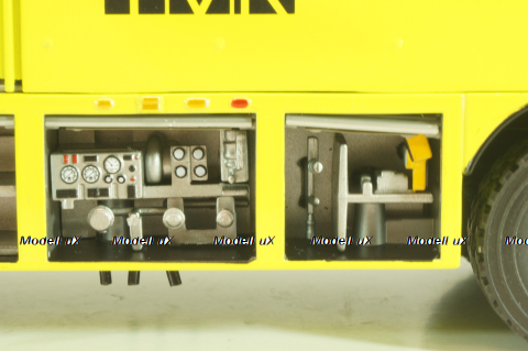 Oshkosh Striker 3000 ARFF Airport Rescue 2004, yellow, TWH078, TWH Collectables 1:50