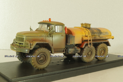 АТЗ 4,4 бензовоз на шасси Зил-131, со следами эксплуатации, Improved models 1:43