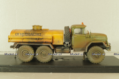 АТЗ 4,4 бензовоз на шасси Зил-131, со следами эксплуатации, Improved models 1:43