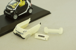 Smart fortwo cabrio black with body panel Fresh-Up (white), 0012497V001C51Q00, Minichamps 1:43