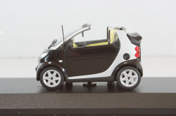 Smart fortwo cabrio black with body panel Fresh-Up (white), 0012497V001C51Q00, Minichamps 1:43