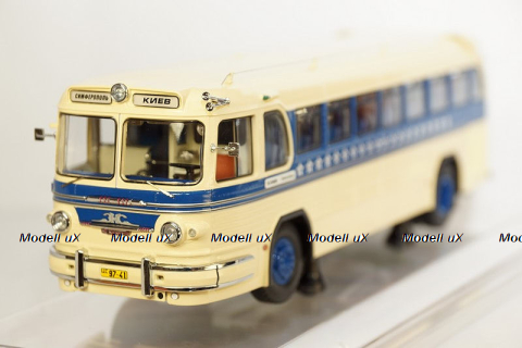 Triumph 3rd-Set: sport Triumph Collection, RHD, each 1x Spitfire, TR6 and stay, Vanguards 1:43