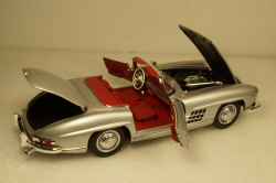 Mercedes 300 SL roadster 1957 silver, 183890, Norev 1:18