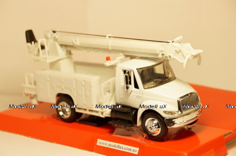 International 4200 Digger Truck