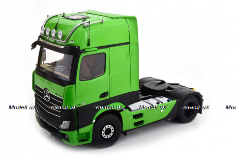 Mercedes Actros Gigaspace 4X2 Facelift towing vehicle with illumination 2018 green/black, 99250, NZG 1:18