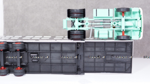 Mercedes LPS 1632 Livestock transporter 1970 green/white/silver, IXO TTR008 1:43