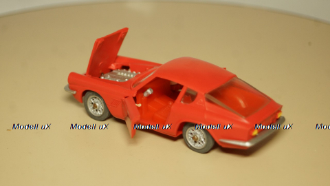 Мазерати Мистраль Купе, пластик, красный