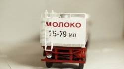 Маз 6422 с полуприцепом АМП-22,6 Молоковоз, TruckTyr 1:43
