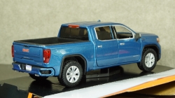GMC Sierra 1500 Denali Crew Cab metallic-blue, MOM79362BLUE, MotorMax 1:24