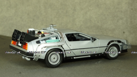 DeLorean Back to the Future II Flying Wheel Version, WEL22441FV, Welly 1:24 