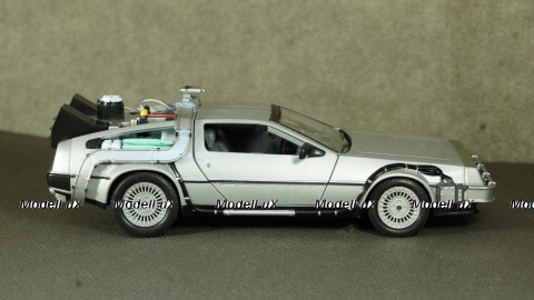 DeLorean Back to the Future II Flying Wheel Version, WEL22441FV, Welly 1:24 