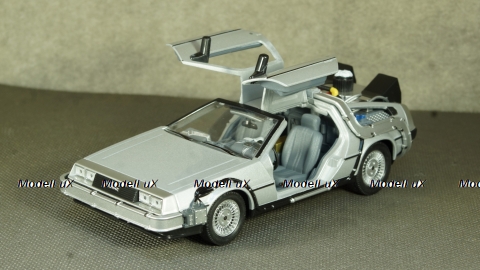 DeLorean Back to the Future II Flying Wheel Version, WEL22441FV, Welly 1:24 