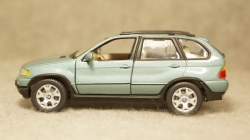 Набор: BMW X5 E53 light green + Isuzu VehiCross yellow, Cararama 1:43