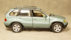 Набор: BMW X5 E53 light green + Isuzu VehiCross yellow, Cararama 1:43