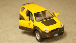 Набор: BMW X5 E53 light green + Isuzu VehiCross yellow, Cararama 1:43