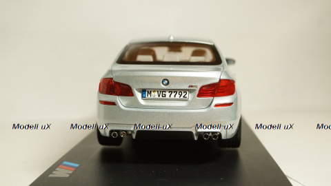 BMW M5 F10 2011, Paragon 1:18