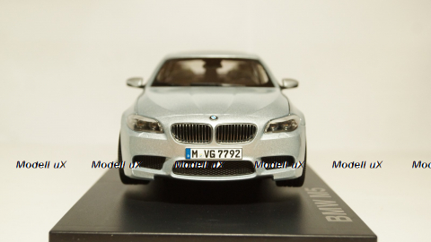 BMW M5 F10 2011, Paragon 1:18