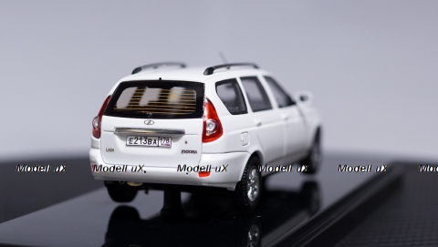 ВАЗ 2171 Priora Универсал 2014 г. белый, 221711, DiP Models 1:43