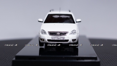 ВАЗ 2171 Priora Универсал 2014 г. белый, 221711, DiP Models 1:43