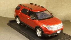 Ford Explorer XLT dark red, MotorMax 1:18