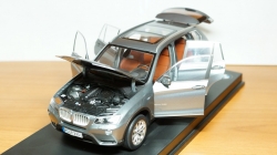 BMW X3 F25, Paragon 1:18