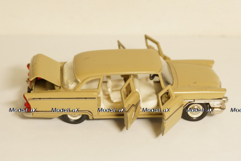 Газ 13 Чайка, бежевый 