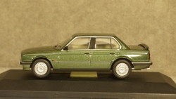 BMW 323i (E30), metallic-green, Vanguards 1:43