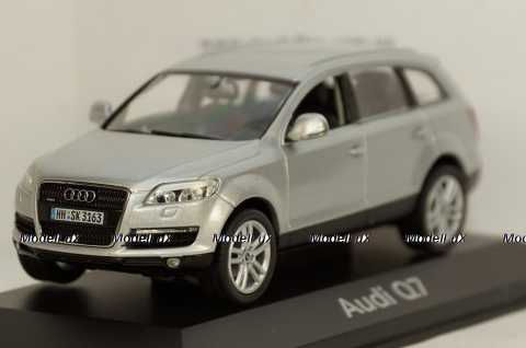 Audi Q7 silver
