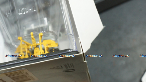 Трактор Т 150Д гусеничный с отвалом, SSM8015 1:43