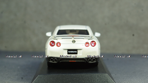 Nissan GT-R (R35) 2014 белый, Kyosho 1:43