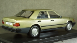 Mercedes 200D W124 1984 metallic-light green, 18205, MCG 1:18