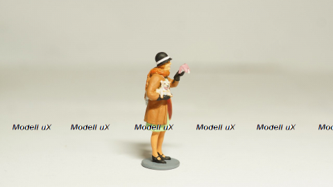 Фигурка Дама в пальто с собачкой в руках,Артель "Universal" 1:43 