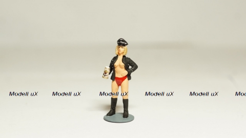 Фигурка Немка с пивом, Артель "Universal" 1:43 