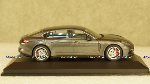 Porsche Panamera Turbo (2. Gen.) Executive agate gray metallic, Herpa 1:43