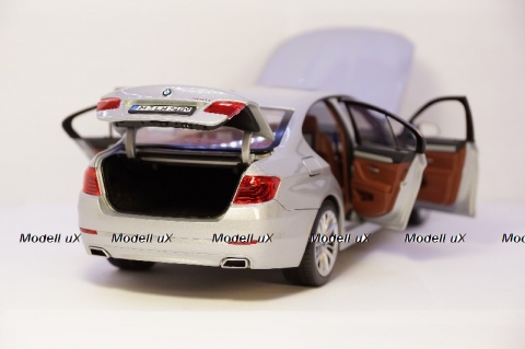 BMW 550i F10 sedan 2010 1:18