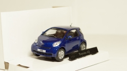 Toyota iQ синяя, Cararama 1:43
