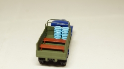 Зил 157 борт высокий с дугами и грузом, бочки синий/хаки, Herpa 1:87 
