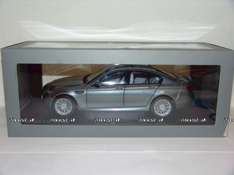 BMW M5 (F10) 2011 1:18