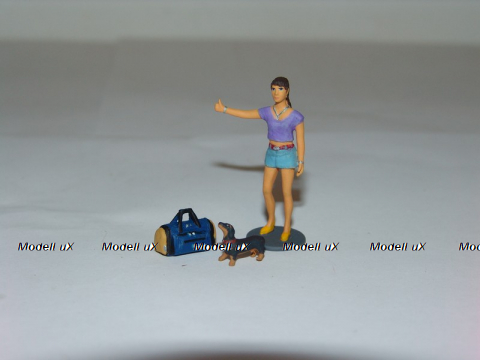 Фигурка Девушка Автостоп с сумкой и таксой