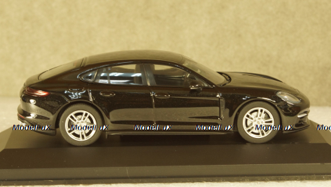 Porsche Panamera 4 (2. Generation) 2017 black, Herpa 1:43
