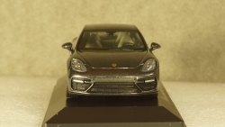 Porsche Panamera Turbo (2. Gen.) 2016 dark grey, Herpa 1:43