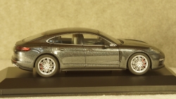 Porsche Panamera Turbo (2. Gen.) 2016 dark grey, Herpa 1:43