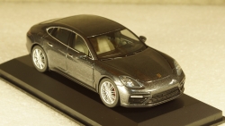 Porsche Panamera Turbo (2. Gen.) 2016 dark grey, Herpa 1:43