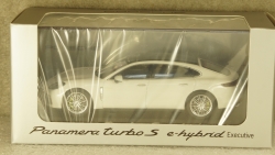 Porsche Panamera Turbo S E-Hybrid Executive G2 white, Herpa 1:43