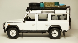 Land Rover Defender 110 Station Wagon, Universal Hobby 1:18 