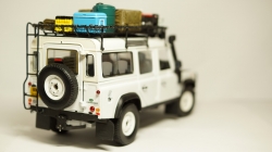 Land Rover Defender 110 Station Wagon, Universal Hobby 1:18 