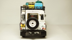 Land Rover Defender 110 Station Wagon, Universal Hobby 1:18 
