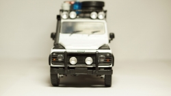 Land Rover Defender 110 Station Wagon, Universal Hobby 1:18 